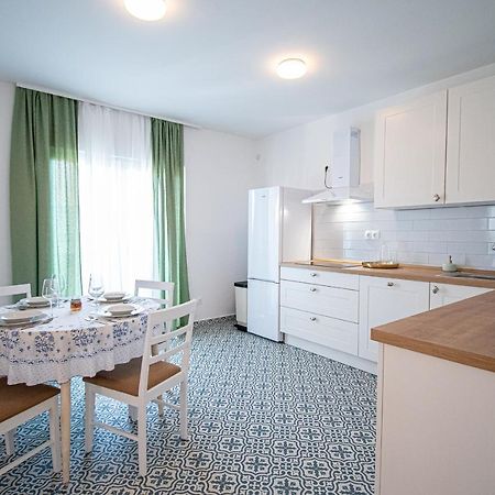 Apartment Nikola Kastel Novi Bagian luar foto